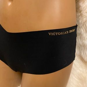 NWT BLACK WITH GOLD SAYINGS Victoria’s Secret. M